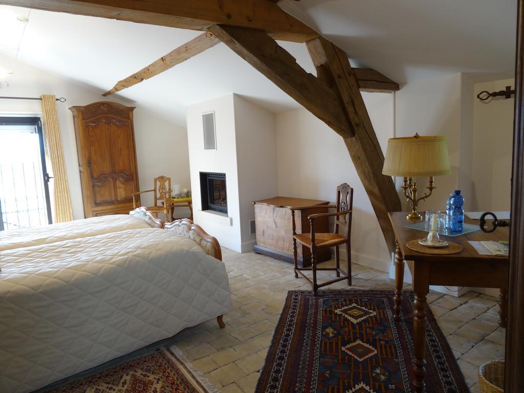 Gentilhommiere De Collonges Bed and Breakfast Prissé Rum bild
