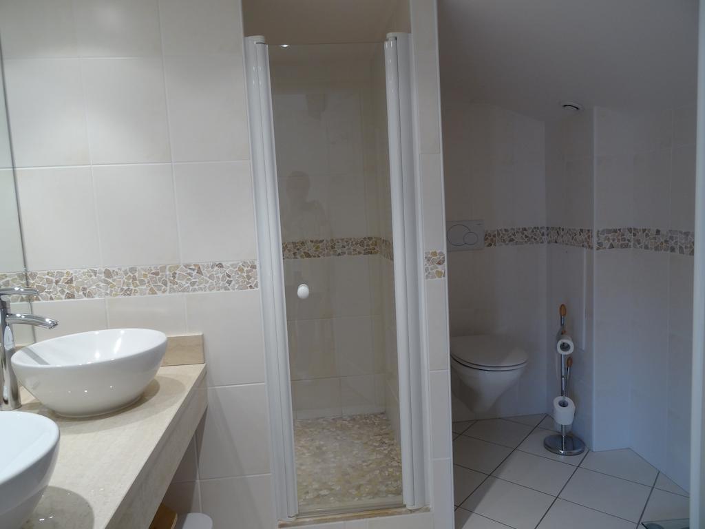 Gentilhommiere De Collonges Bed and Breakfast Prissé Rum bild